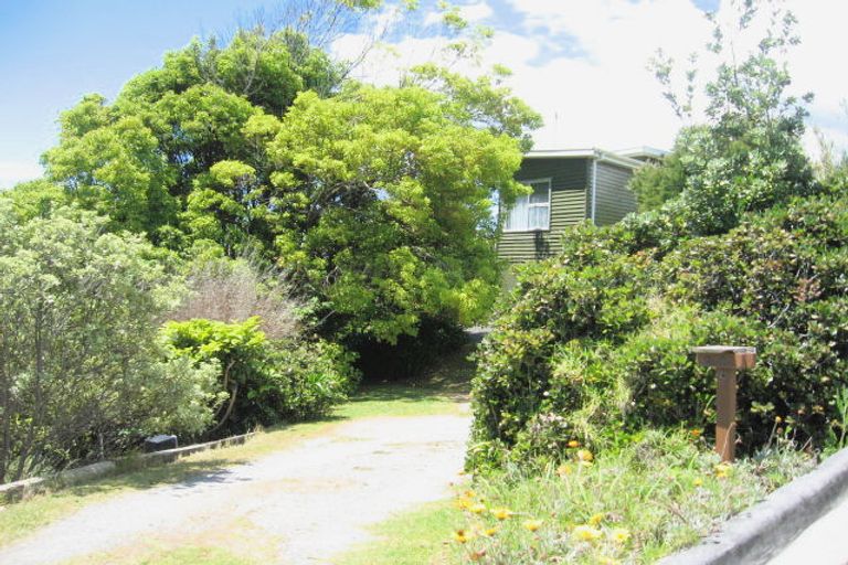 Photo of property in 20 Seaview Road, Cable Bay, 0420