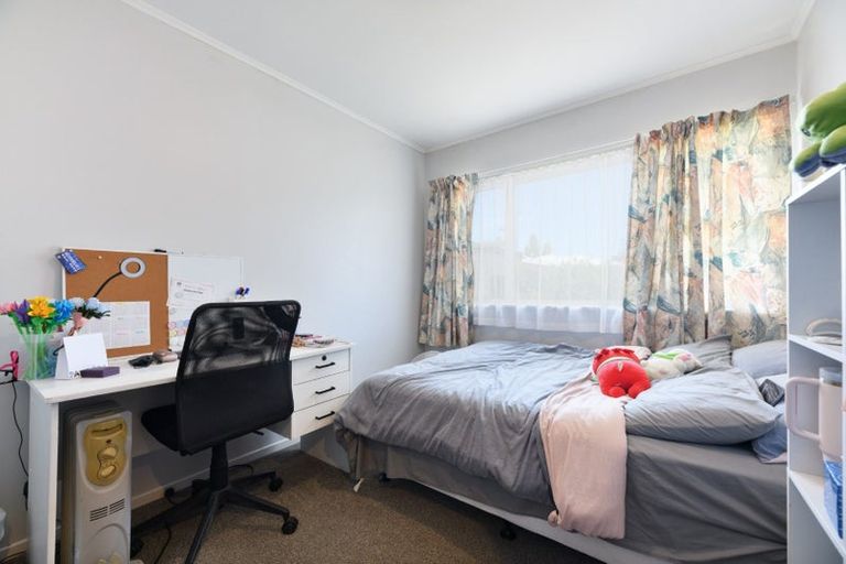 Photo of property in 16 Abel Tasman Avenue, Henderson, Auckland, 0610