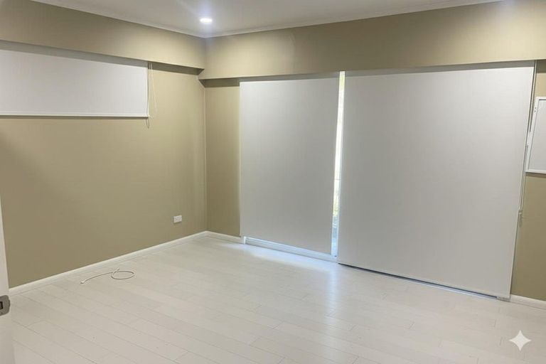 Photo of property in 25 Sovereign Place, Glenfield, Auckland, 0629