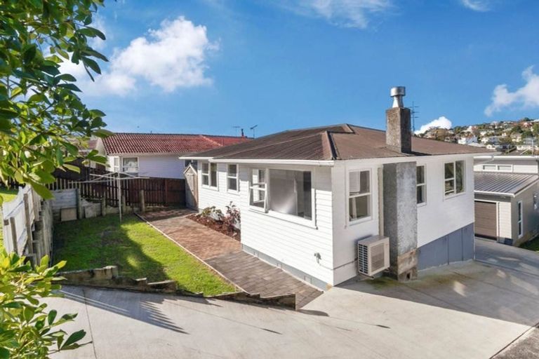 Photo of property in 37 Compton Street, Hillcrest, Auckland, 0627