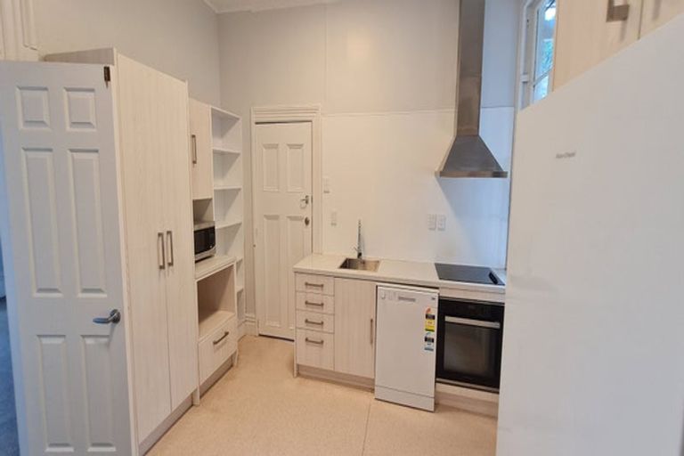 Photo of property in 9 Lipman Street, Mount Victoria, Wellington, 6011