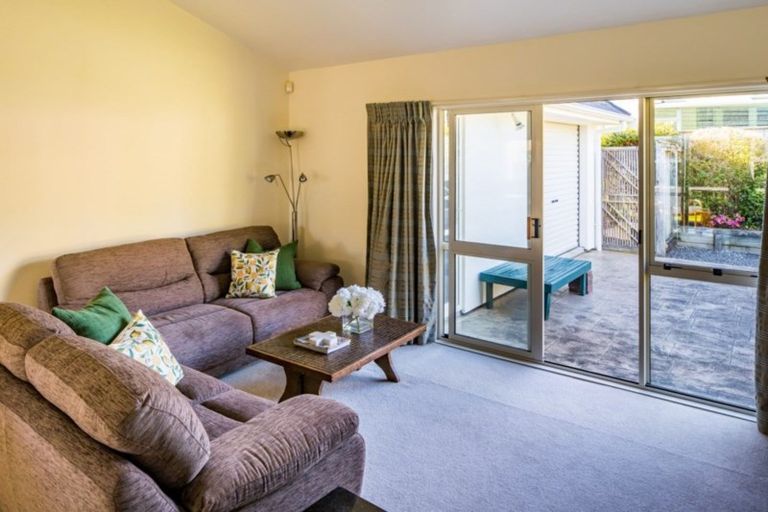 Photo of property in 3 Mariners Way, Whitby, Porirua, 5024