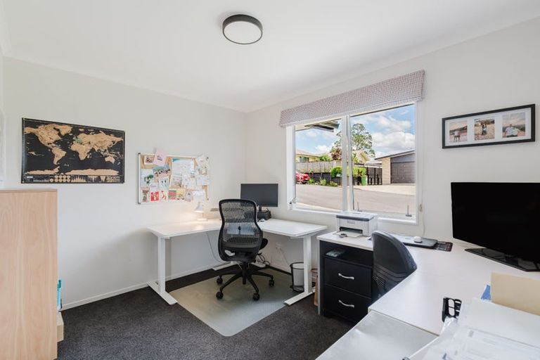 Photo of property in 1 Ruske Place, Grandview Heights, Hamilton, 3200