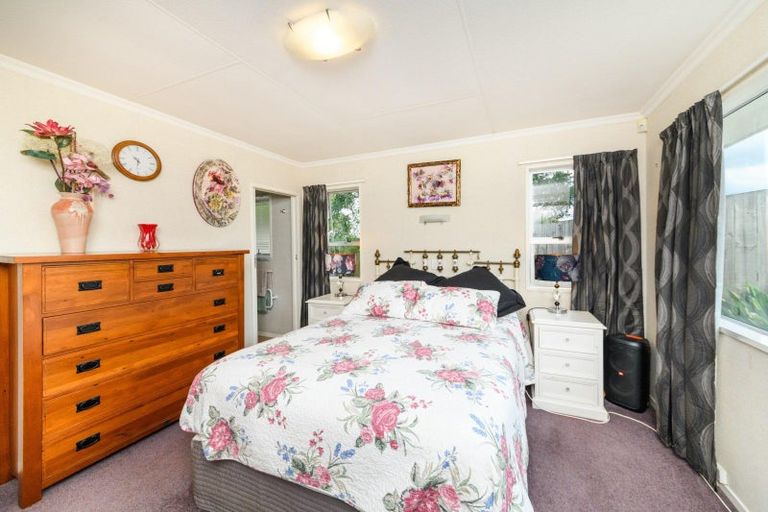 Photo of property in 16 Antrim Place, Hokowhitu, Palmerston North, 4410