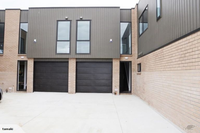 Photo of property in 2/31 Kenderdine Road, Papatoetoe, Auckland, 2025