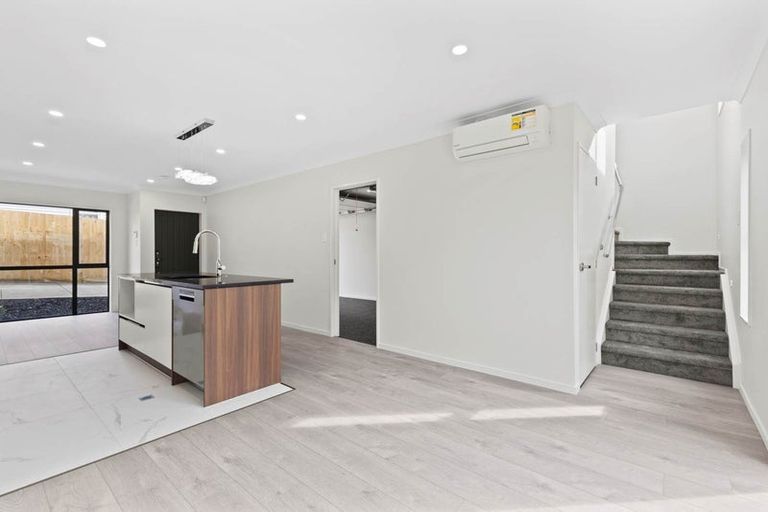 Photo of property in 543b Massey Road, Mangere, Auckland, 2022