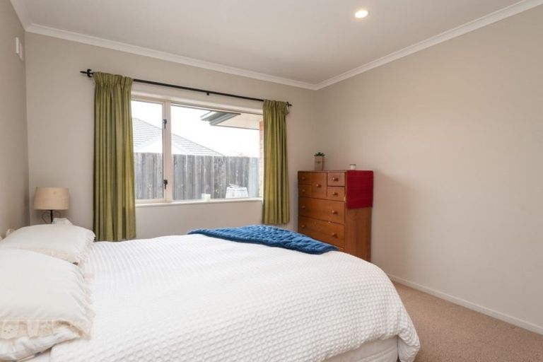 Photo of property in 51 Putake Drive, Parklands, Christchurch, 8083