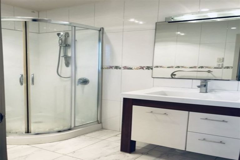 Photo of property in 15 Ayrton Street, Te Atatu South, Auckland, 0610