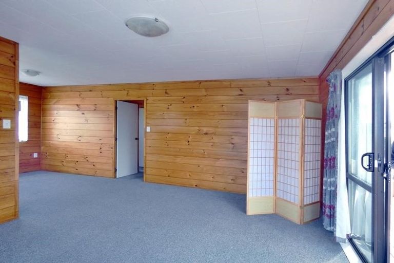 Photo of property in 1/57 Cliff View Drive, Green Bay, Auckland, 0604