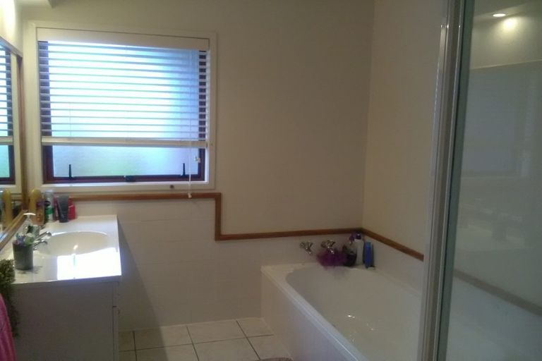 Photo of property in 7a Taihiki Road, Clarks Beach, 2122