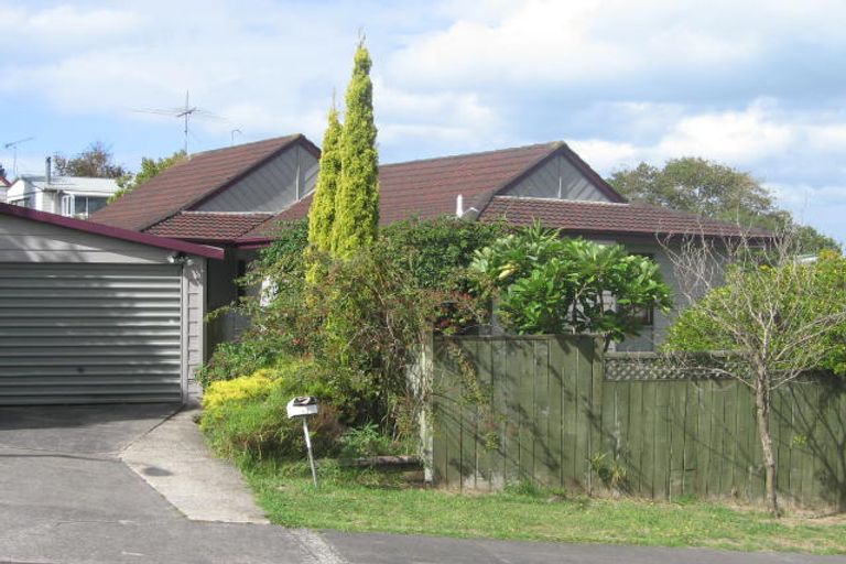 Photo of property in 81 Totaravale Drive, Totara Vale, Auckland, 0629