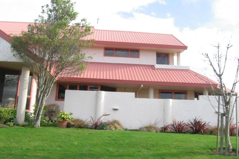 Photo of property in 2 The Strand, Fitzherbert, Palmerston North, 4410