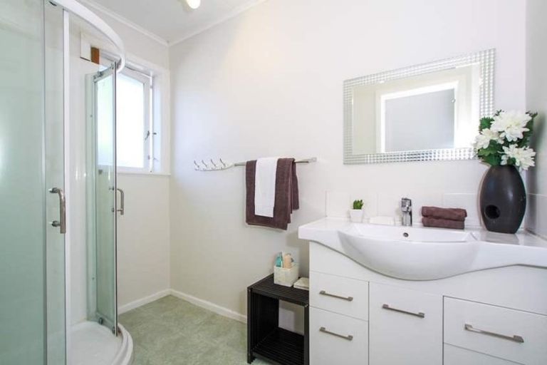 Photo of property in 20 Woodford Avenue, Henderson, Auckland, 0610