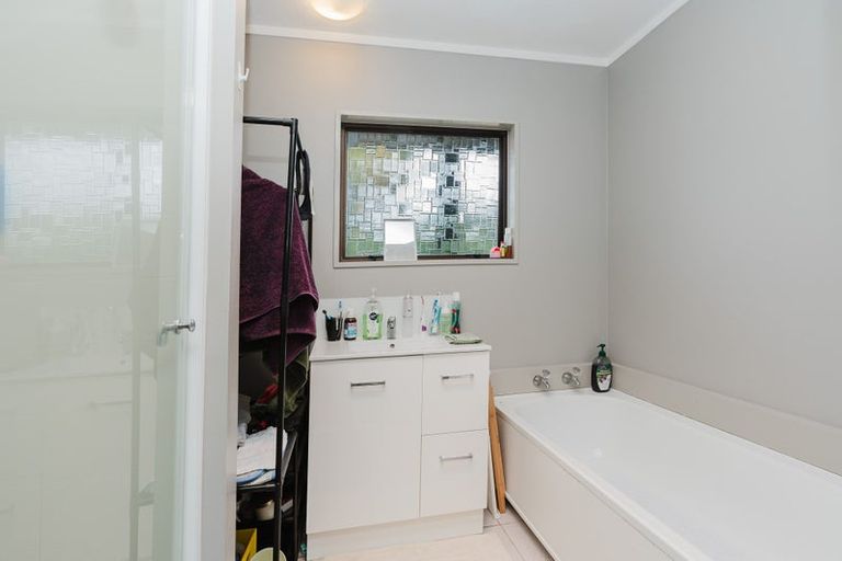 Photo of property in 17 Kentucky Crescent, Nawton, Hamilton, 3200