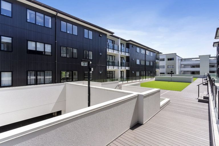 Photo of property in 9/130 Stancombe Road, Flat Bush, Auckland, 2016