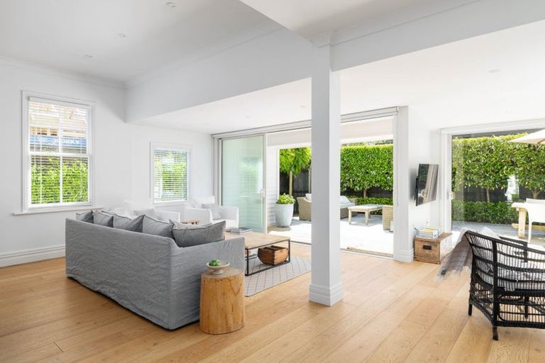 Photo of property in 33 Hawkesbury Avenue, St Albans, Christchurch, 8014