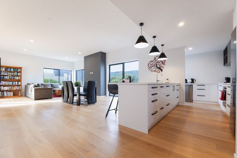 Photo of property in 21 Ferndale Drive, Waikanae, 5036