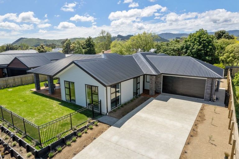 Photo of property in 21 Tararua Crescent, Otaki, 5512