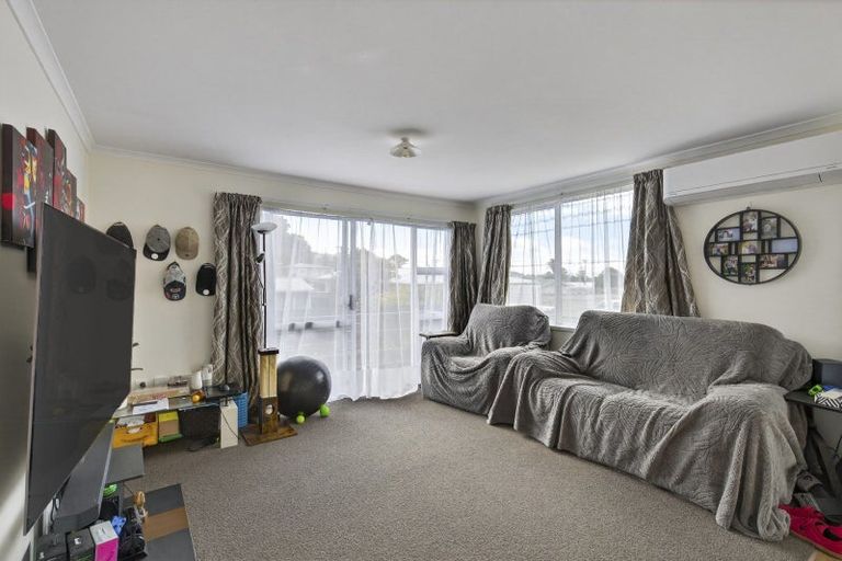 Photo of property in 8 Simons Street, Moturoa, New Plymouth, 4310