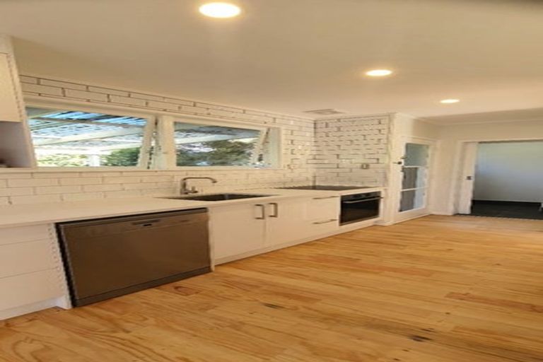 Photo of property in 5 Mcphail Street, Birkdale, Auckland, 0626