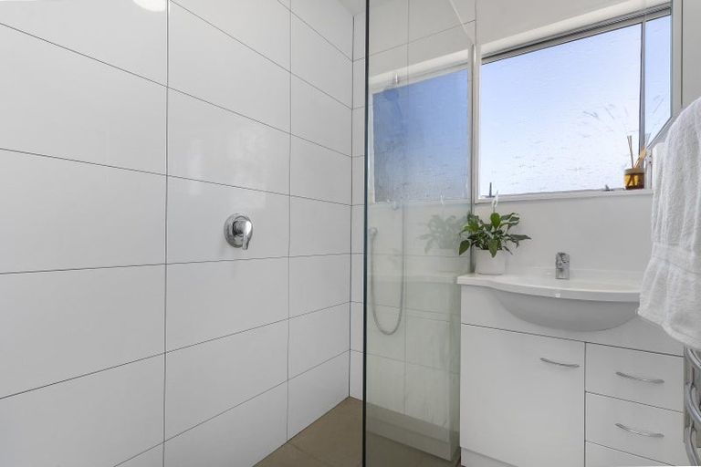 Photo of property in 2/1 Kahika Road, Birkdale, Auckland, 0626