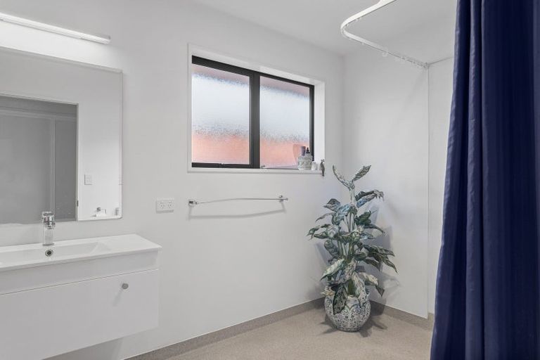 Photo of property in 2/12 Bank Street, Amberley, 7410