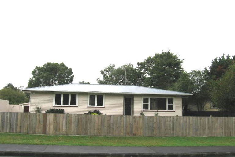 Photo of property in 14 Lucinda Place, Glen Eden, Auckland, 0602