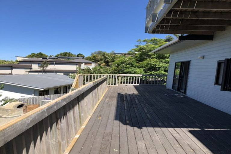Photo of property in 947 East Coast Road, Torbay, Auckland, 0630