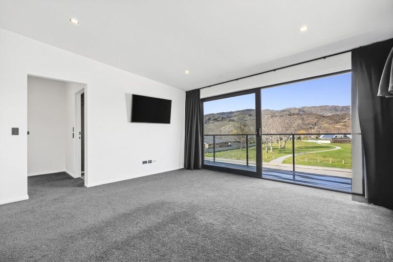 Photo of property in 57 Stratford Drive, Mount Pisa, Cromwell, 9383