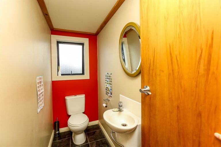 Photo of property in 28 Bulteel Street, New Plymouth, 4310