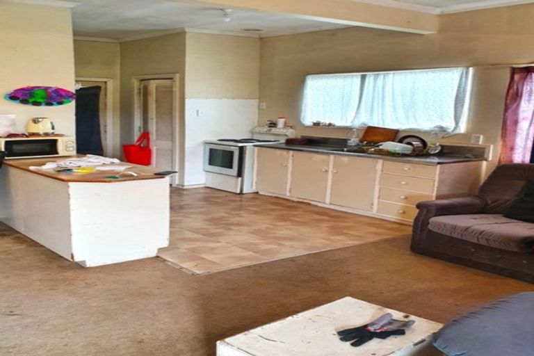 Photo of property in 5 Domett Street, Waitara, 4320