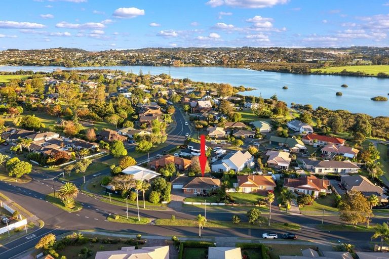 Photo of property in 198 Lakeside Drive, Orewa, 0931