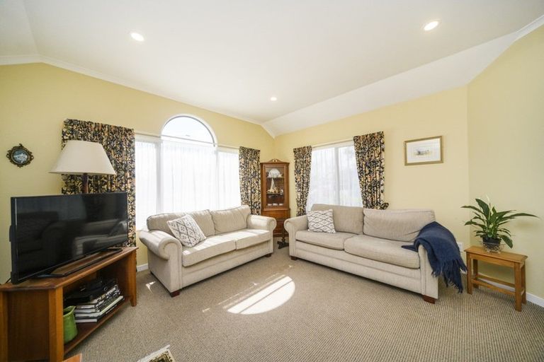 Photo of property in 46 Pahiatua Street, Hokowhitu, Palmerston North, 4410