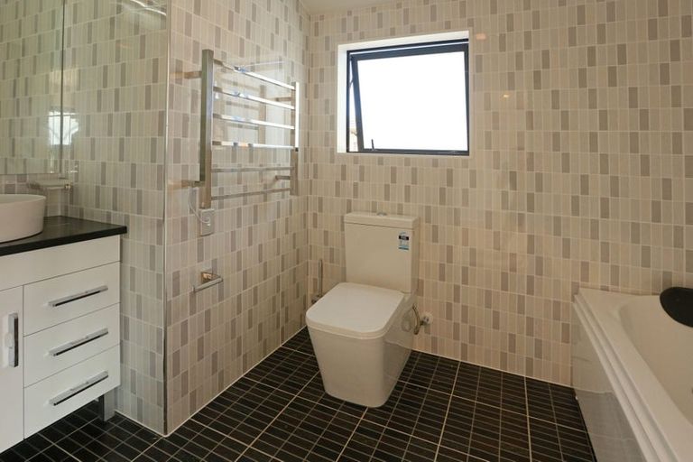 Photo of property in 95 Waitaki Street, Henderson, Auckland, 0612