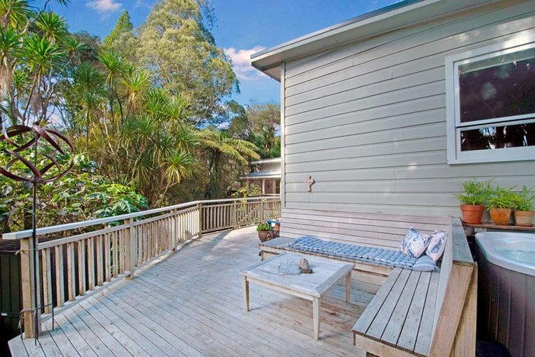Photo of property in 80 Mountain Road, Henderson Valley, Auckland, 0612