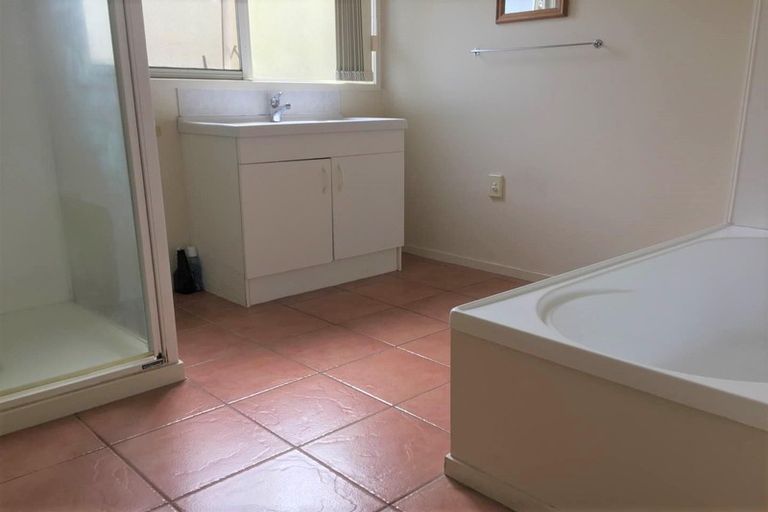 Photo of property in 3/242 Pakuranga Road, Pakuranga Heights, Auckland, 2010