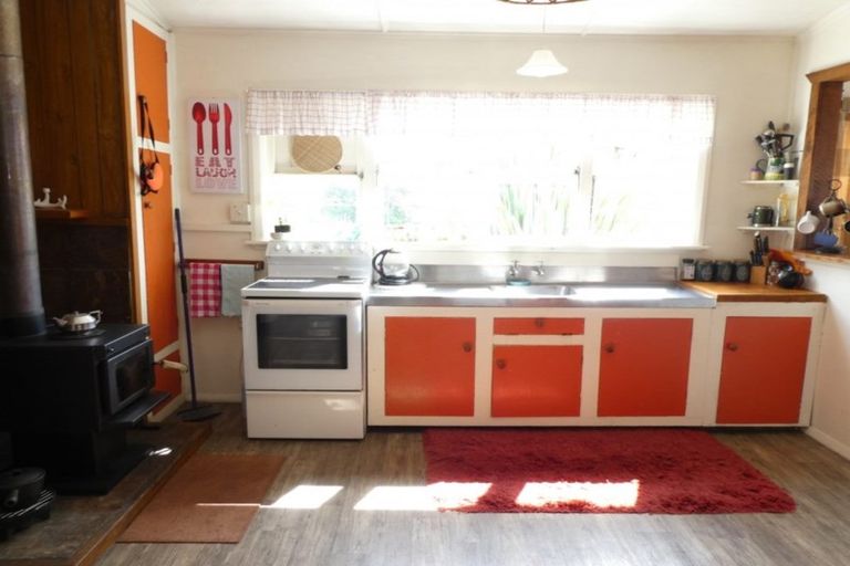 Photo of property in 128 Queen Street, Westport, 7825