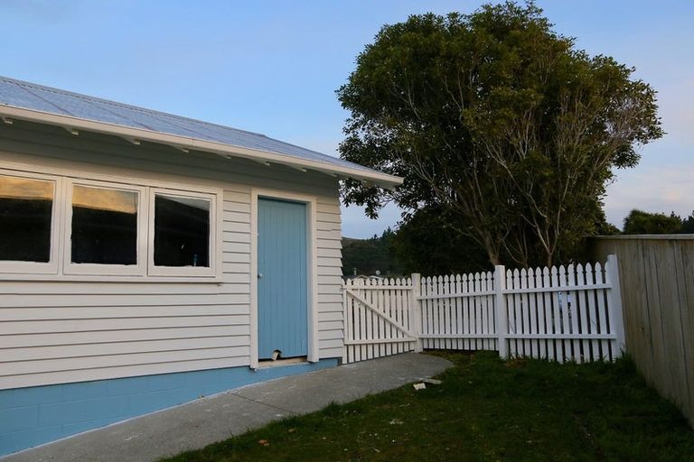 Photo of property in 11 Lancewood Grove, Ranui, Porirua, 5024
