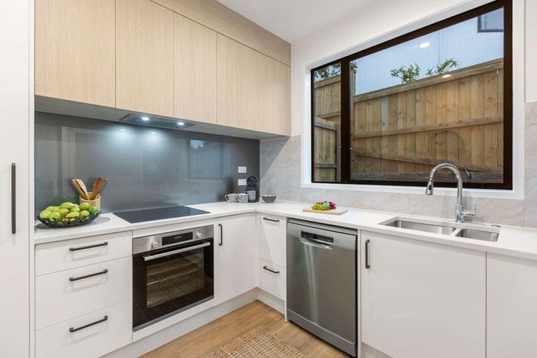 Photo of property in 4/14 Roland Hill, Glen Eden, Auckland, 0602