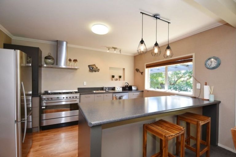 Photo of property in 70 Seaward Road, Edendale, 9825