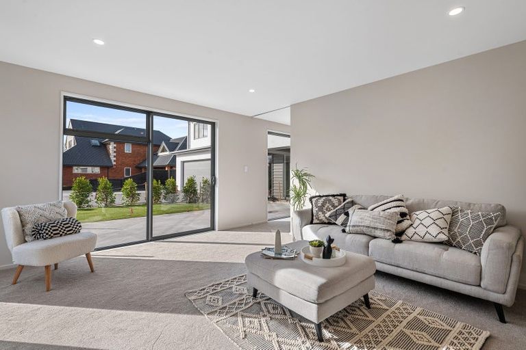 Photo of property in 98 Willowview Drive, Redwood, Christchurch, 8051