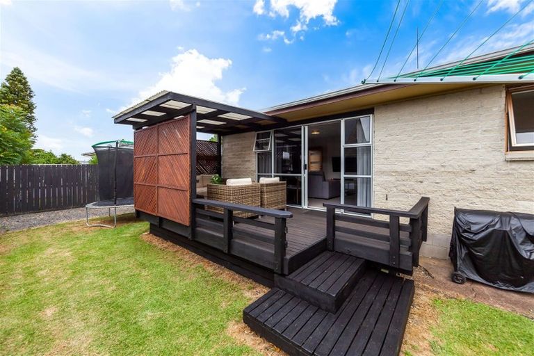 Photo of property in 2/201 Henderson Valley Road, Henderson, Auckland, 0612