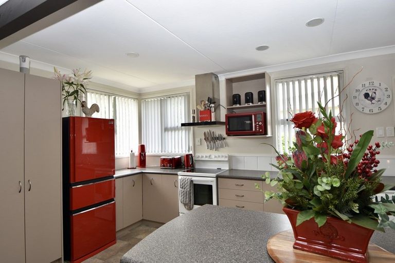 Photo of property in 65 Victoria Street, Carterton, 5713