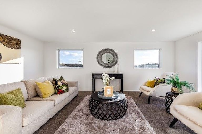 Photo of property in 12 Len Ireland Drive, Kumeu, 0810