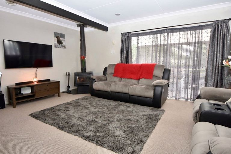 Photo of property in 65 Victoria Street, Carterton, 5713