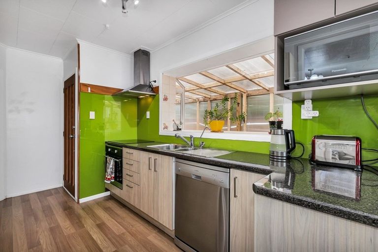 Photo of property in 51 Christmas Road, Manurewa, Auckland, 2102