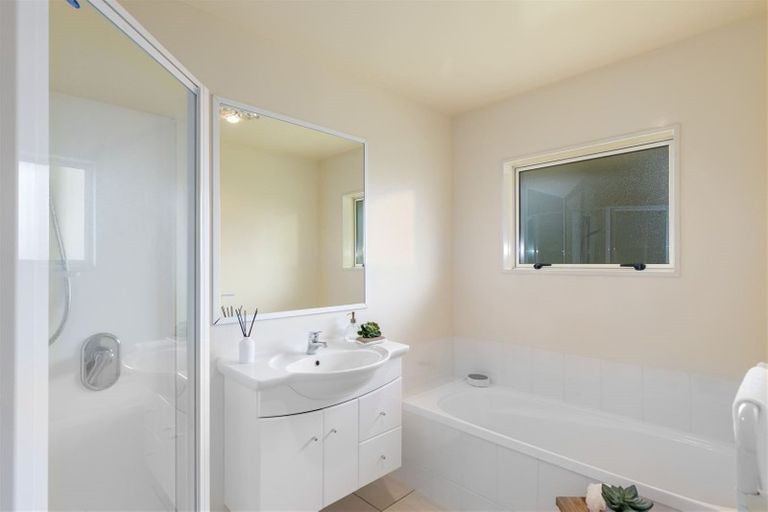 Photo of property in 2b Beatrice Place, Avonhead, Christchurch, 8042