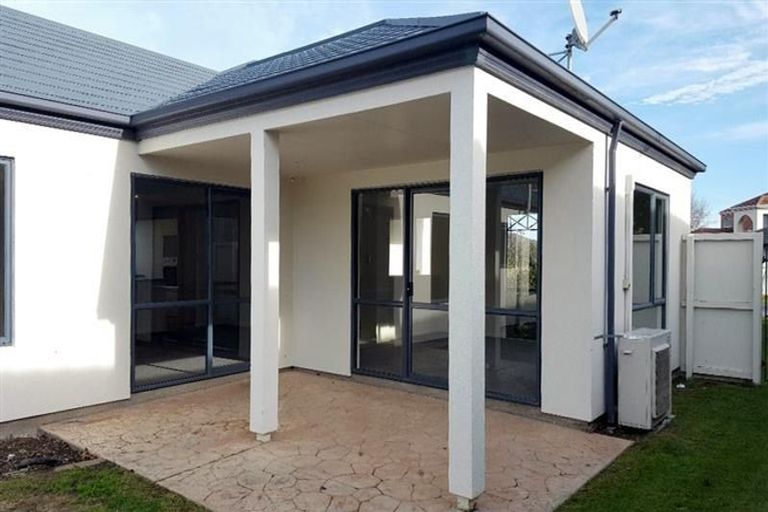 Photo of property in 8 Sandholm Close, North New Brighton, Christchurch, 8083