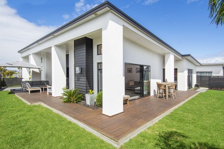 Photo of property in 23 Selliera Place, Papamoa Beach, Papamoa, 3118