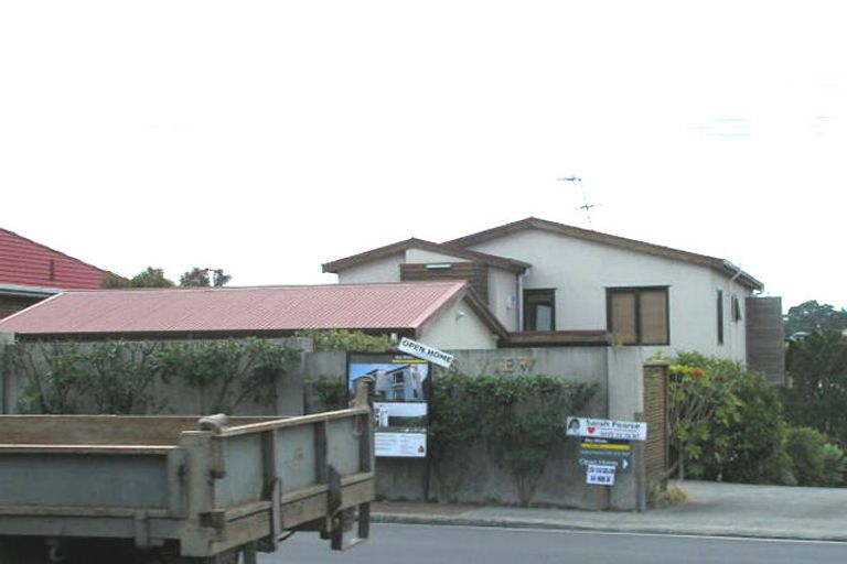 Photo of property in 45c Onewa Road, Northcote, Auckland, 0627